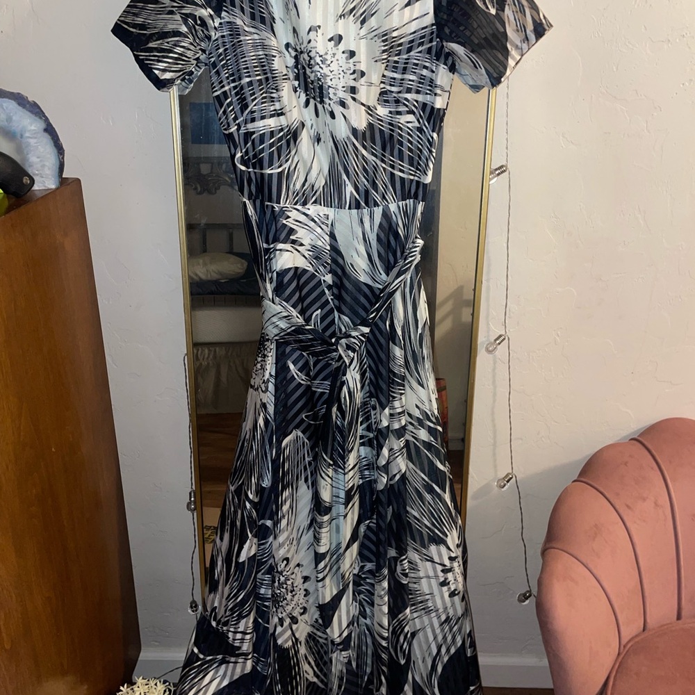 Julie Miller Vintage! Elegant Navy and White Floral Dress